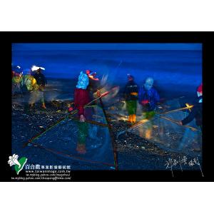 南迴金崙海岸撈魚苗